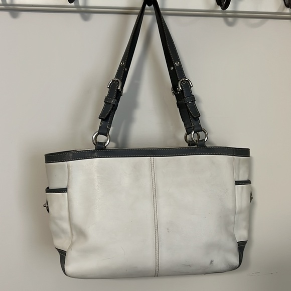 Coach cream/gray shoulder purse. - Picture 2 of 14